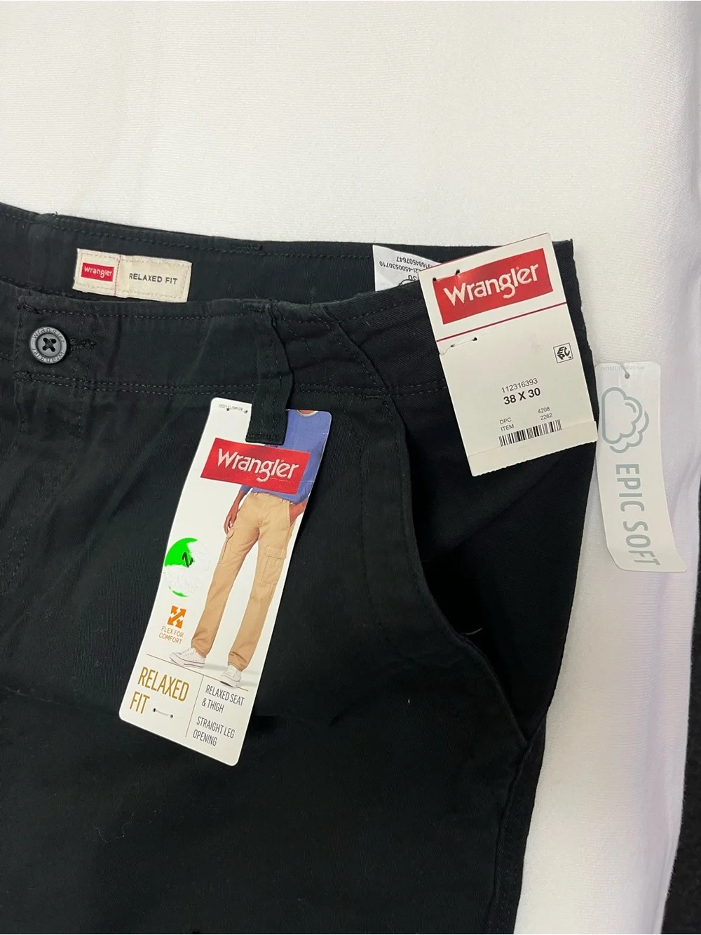 Wrangler Men’s Relaxed Fit Black Pants NWT 38x30 Epic Soft Straight Leg - Picture 4 of 8